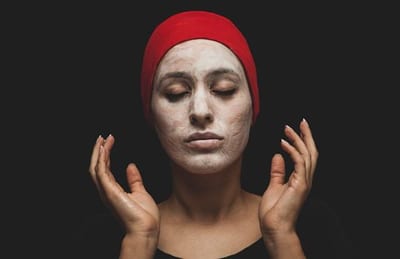 Routine di bellezza dopo i 50 anni: cura, idratazione e leggerezza